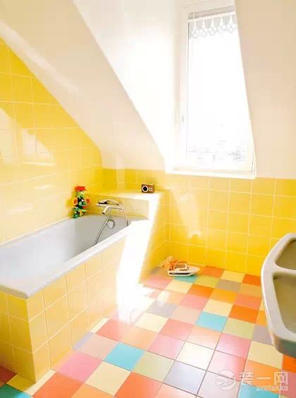 黄色调浴室装修样板间欣赏