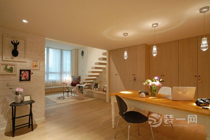 现代简约风格 80平米小户型客厅温馨灯光柔和